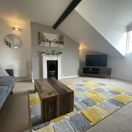Enchanting Escape With Peaceful Views Appartement Bristol