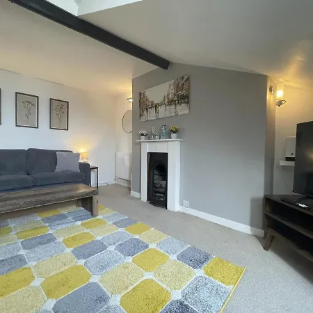 Enchanting Escape With Peaceful Views Appartement Bristol