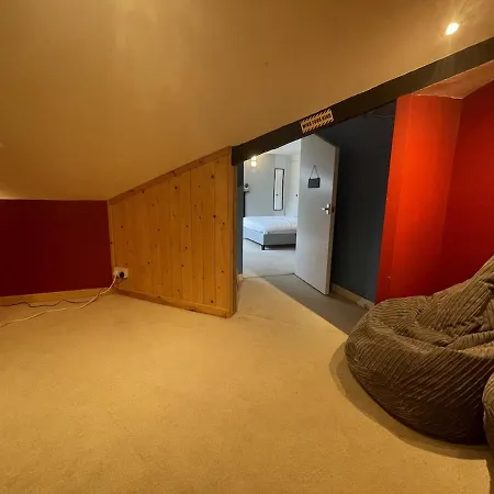 Enchanting Escape With Peaceful Views Bristol